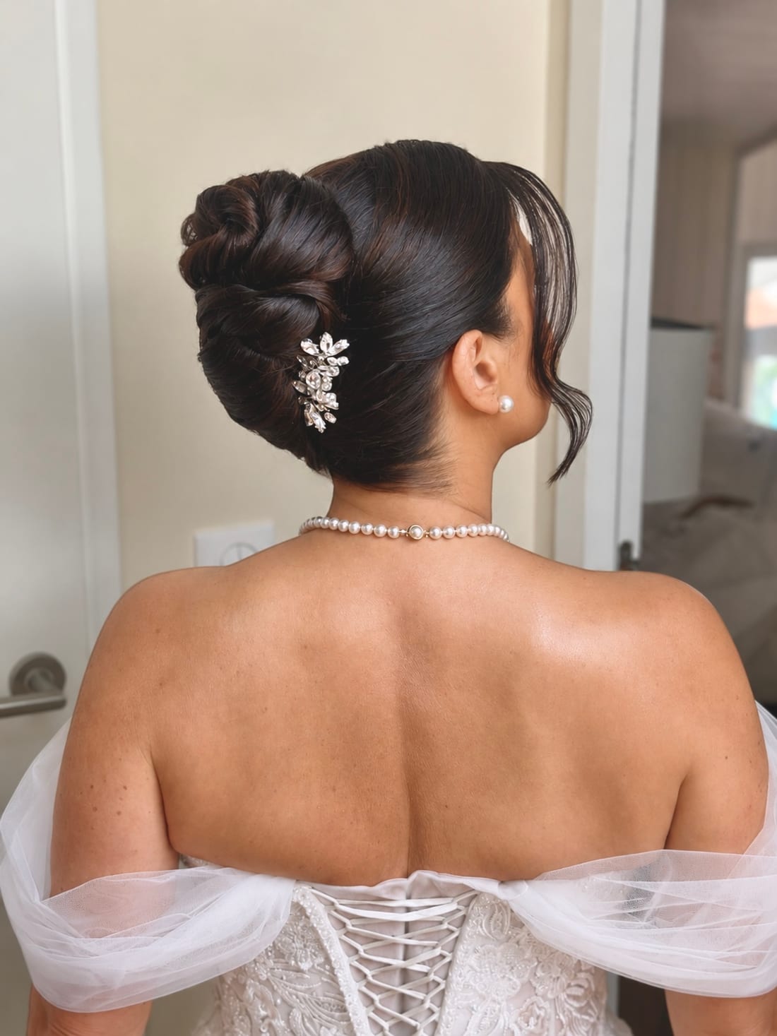 Chignon de mariée vu de dos, bijou de cheveux, Studio Ayra