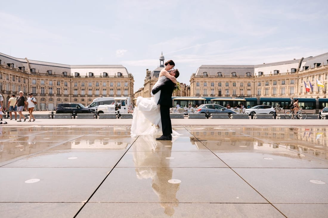Mariés place de la Bourse à Bordeaux, Studio Ayra